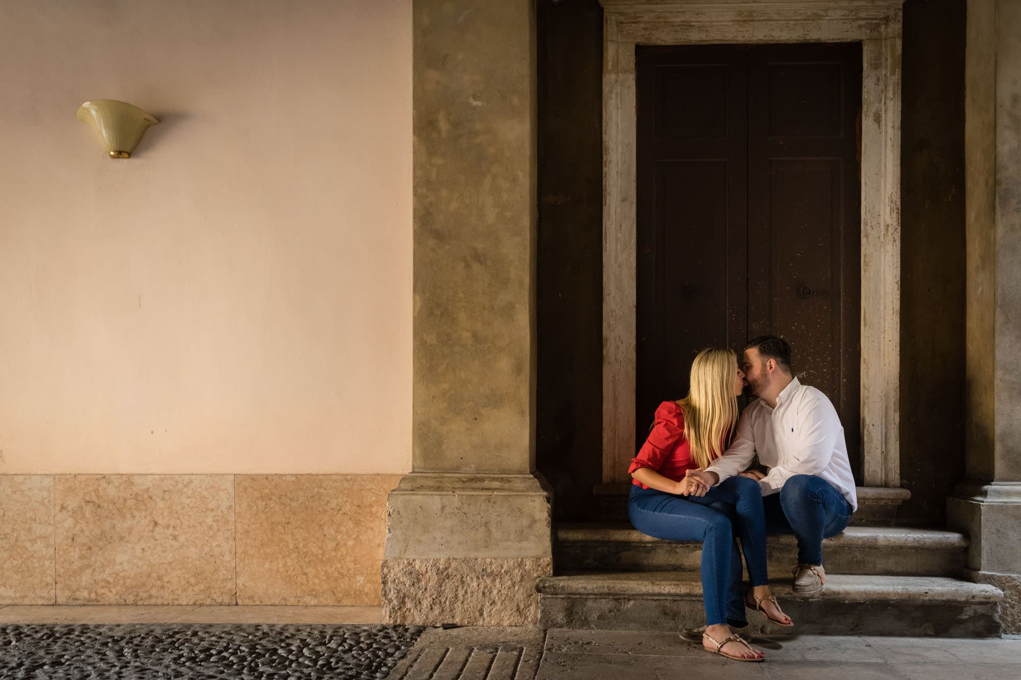 Romantic couple kiss on their Destination engagement at Casa di Giulietta in Verona
